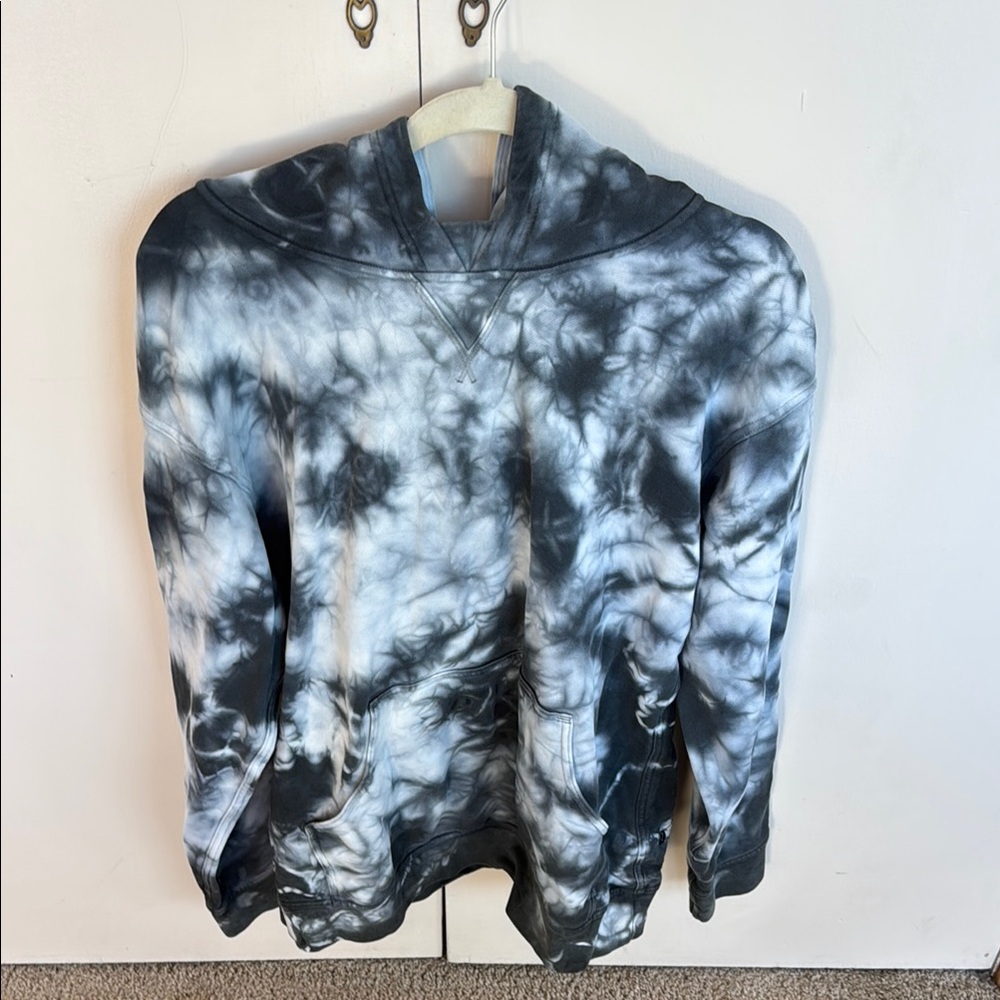 Lululemon Women’s Tie-Dye Hoodie - Blue and White Size 8